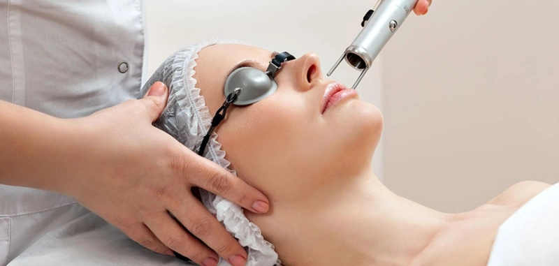 كيف غيرت زيارتي إلى عيادة تجميل بالرياض ثقتي بنفسي؟