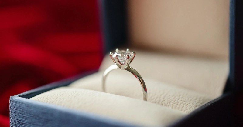 Selling vs. pawning | which one is a good idea