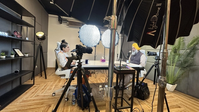 Why Most Podcasts Fail Due to Poor Audio Quality (And How Studios Fix It)