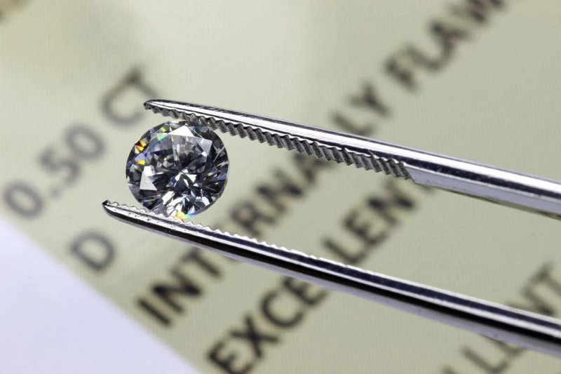What The 'Blemishes' and 'Inclusions' in a diamond mean?