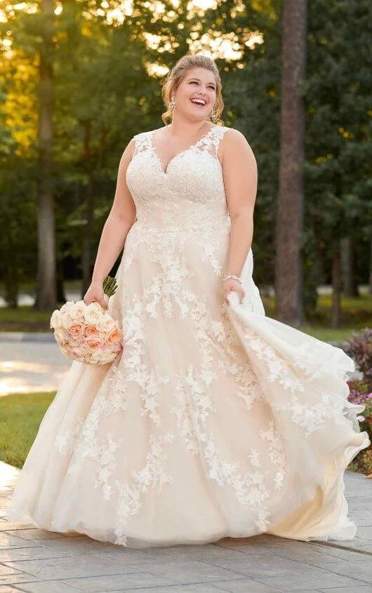 9 Stunning Plus Size Wedding Dresses, Tips & Suggestions