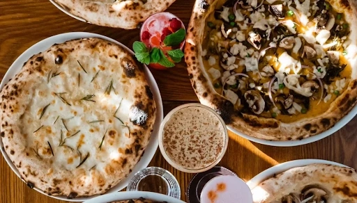 How Italian Pizza Restaurants Are Redefining Takeaway Without Compromising Authenticity