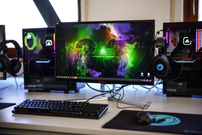 Here Are Various Gaming Desks for All the Gamers Out There