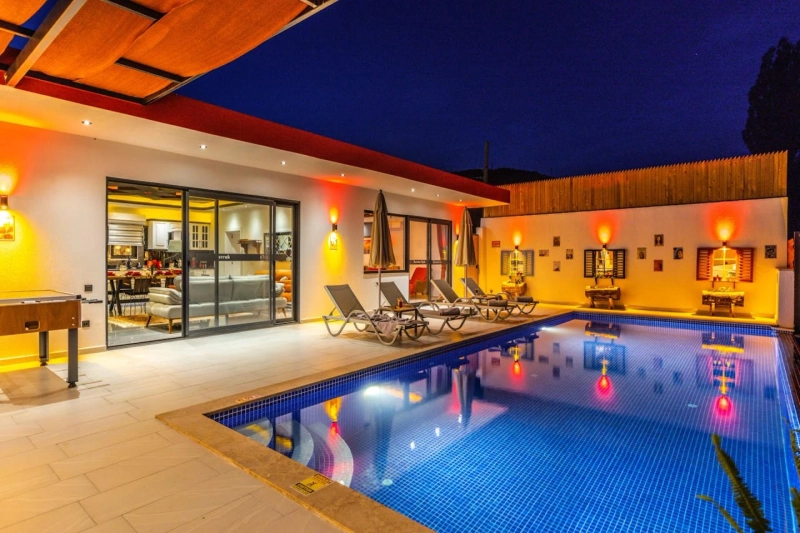 8 Outdoor Lighting Tricks to Impress Your Guests