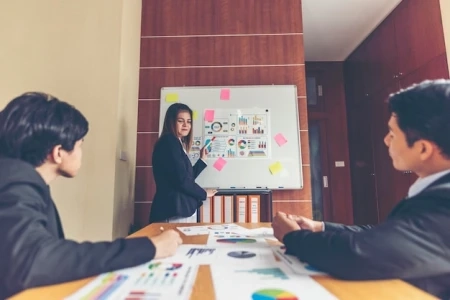 Pitch Deck Design as a Tool for Business Storytelling