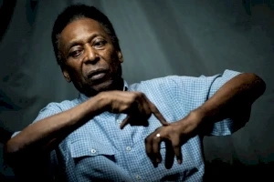 Pelé está com depressão e recluso por conta da saúde, diz filho