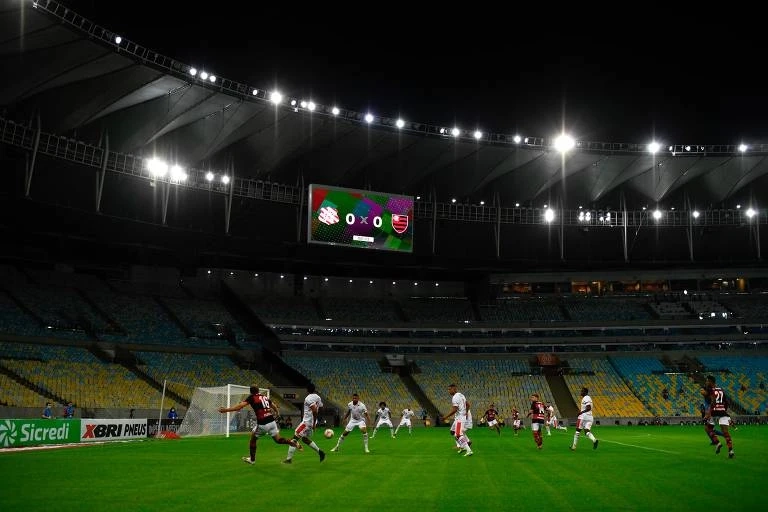 Em 3º dia com mais mortes por Covid no Rio, Flamengo joga e faz eco no Maracanã