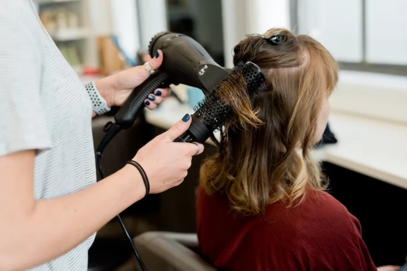 Growing Up Glamorous: The Benefits of Beauty Salons for Girls