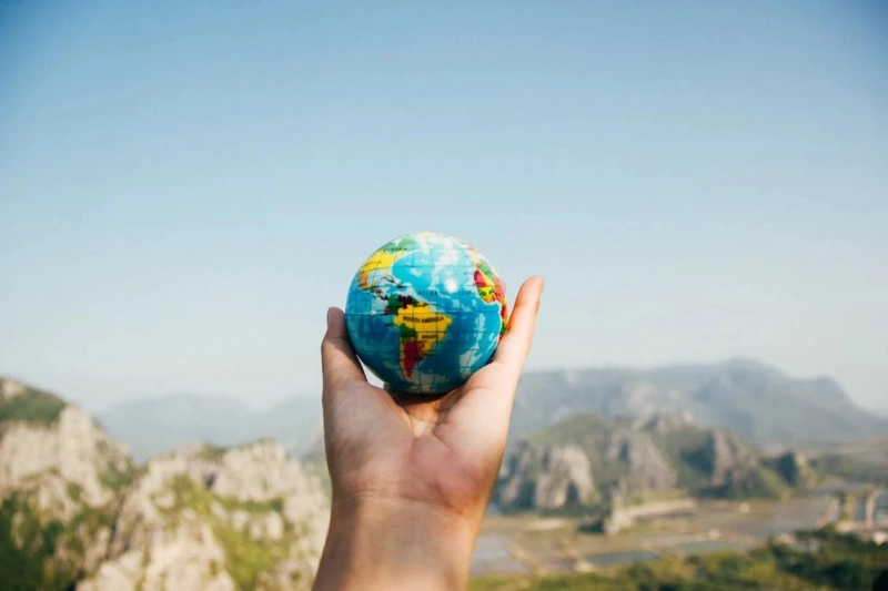 Which Houses stand for travelling abroad?