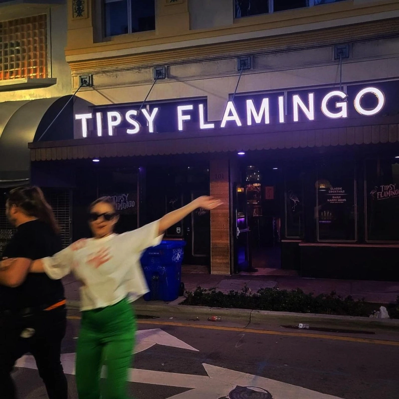 Why Custom Neon Signs Are a Must-Have for Bars and Nightclubs