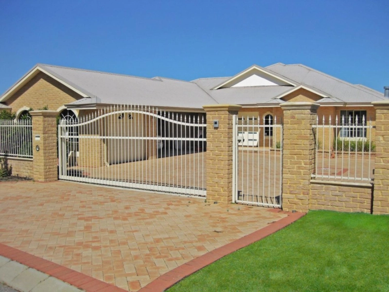 Slat Gates Fencing in Perth- Available Automatic Driveways Gates also | Elite Gates