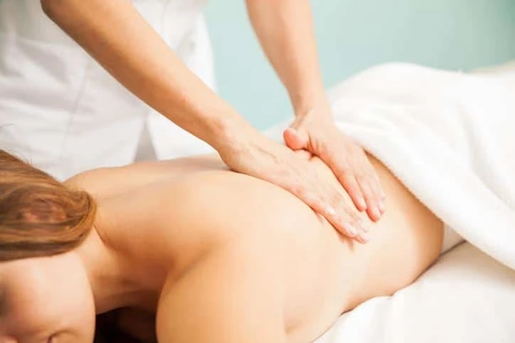 Therapeutische Schwangerschaftsmassage zur Linderung allgemeiner Schwangerschaftsbeschwerden