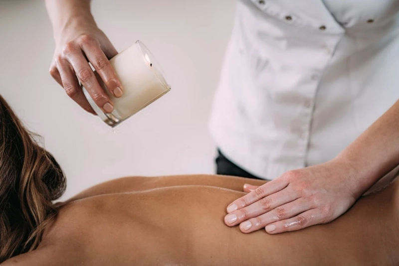 How to Give a Chest and Neck Massage to a Man Using the Kneading Technique