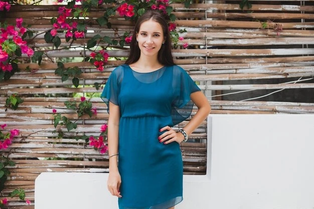 Dressing Smart to Highlight Curves and Balance Frame Well