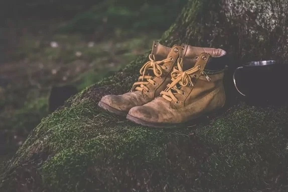 when to replace hiking boots