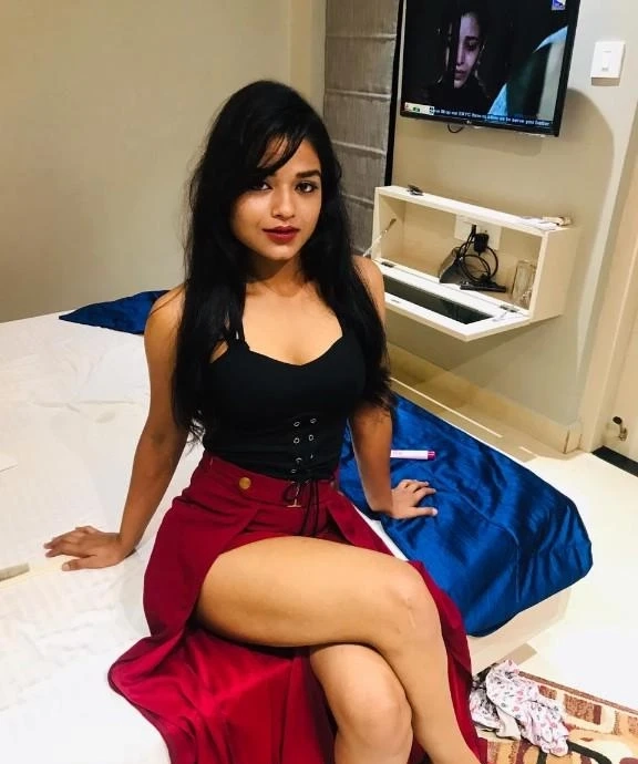 How can I find a real Hyderabad call girl by WhatsApp Cash Payment?