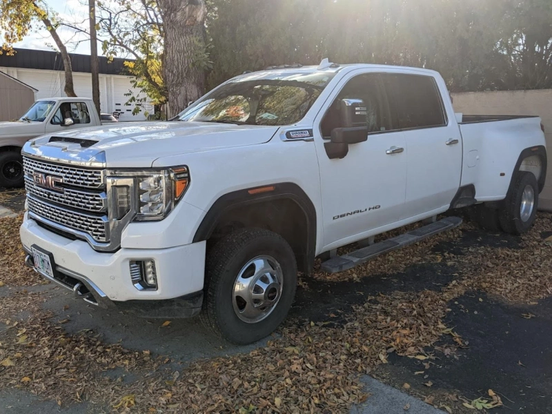 What Should Contractors and Construction Workers Look for in a Truck?