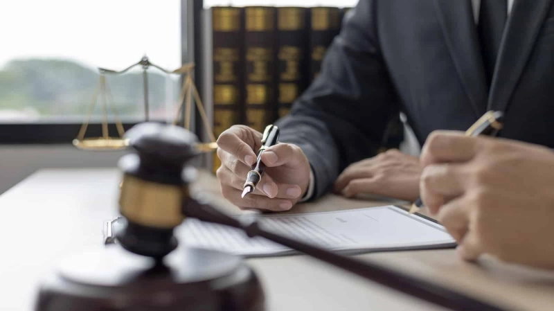 4 TIMES YOU SHOULD CALL A TORONTO REAL ESTATE LAWYER