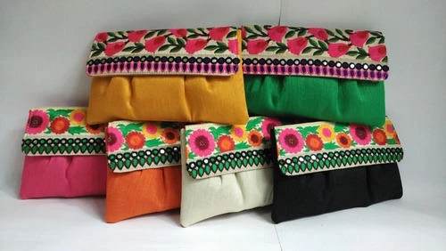 Seven Reasons Why No Woman Should Miss Out On Possessing A Clutch