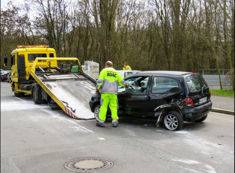 Safety Do’s & Don’ts while waiting for the tow truck