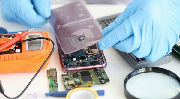 Top 7 Mistakes to Avoid While Selecting a Mobile Repairing Course Institute