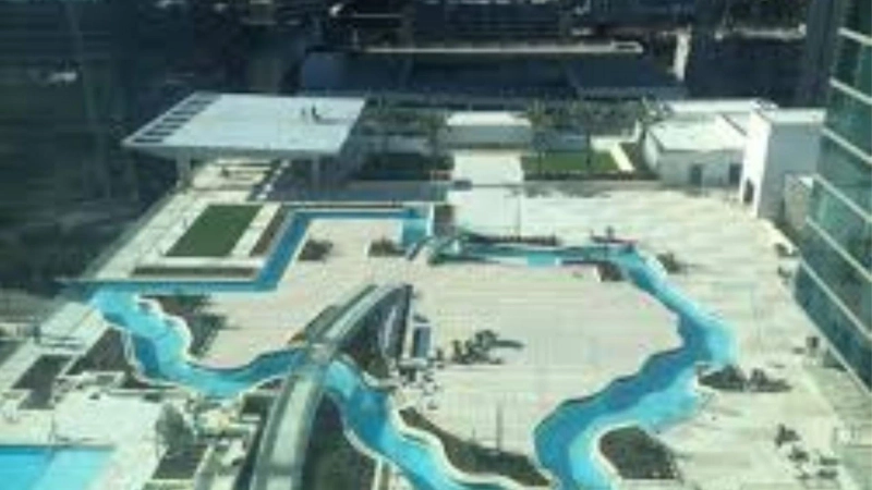TEXAS LAZY RIVER SHAPED POOL, ON TOP OF A BUILDING !