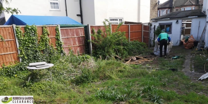 Garden clearance Merton: How to keep away from garden waste accumulation?