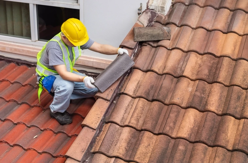 How Professional Renovation Contractors in Markham Handle Roofing Repairs