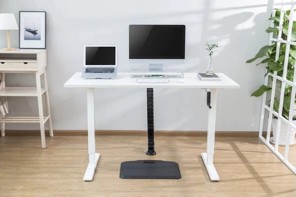 Top 4 Reasons To Buy An Adjustable-Height Desk
