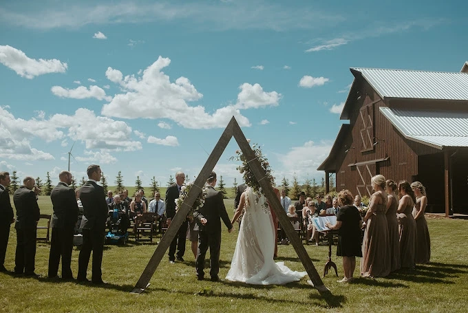 Rustic Elegance: What makes barn wedding venues become a popular trend?