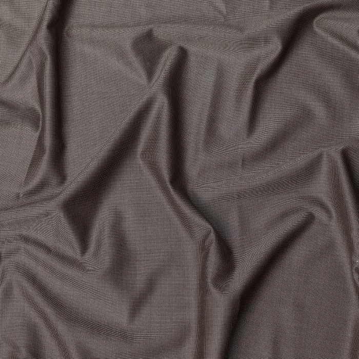 Suiting Fabric Online vs Offline: What Works Better