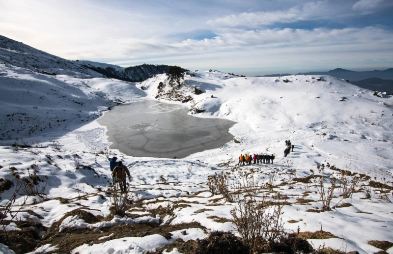 Brahmatal Trek Temperature: Best Time, Snowfall and Tips