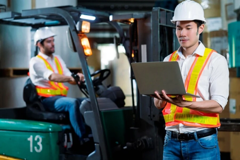 Customizing Forklift Training Programs for Specific Industries