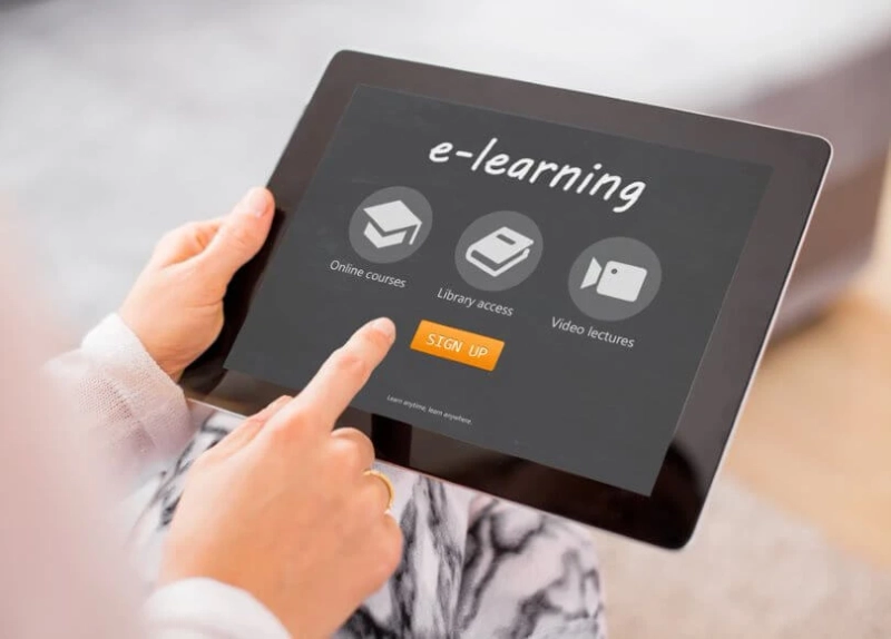 Augmented And Virtual Reality - Widening The Horizon Of Online E-Learning