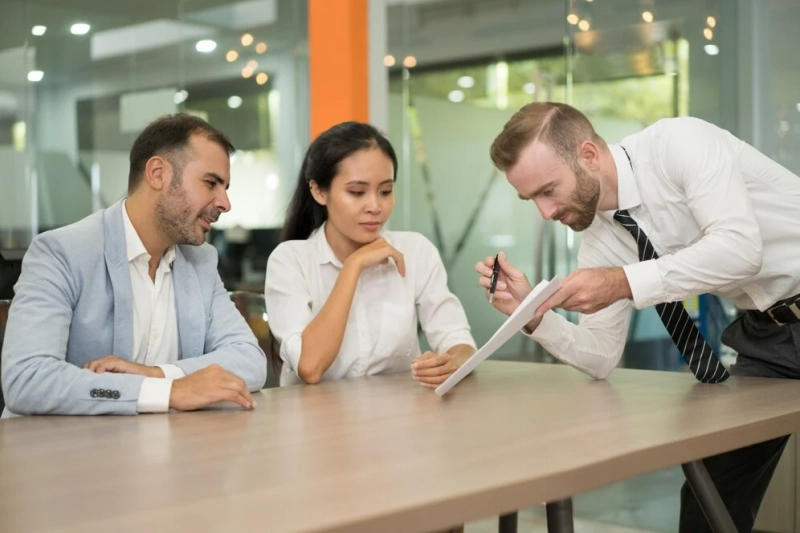 Key Features to Look for in a High-Quality Meeting Table