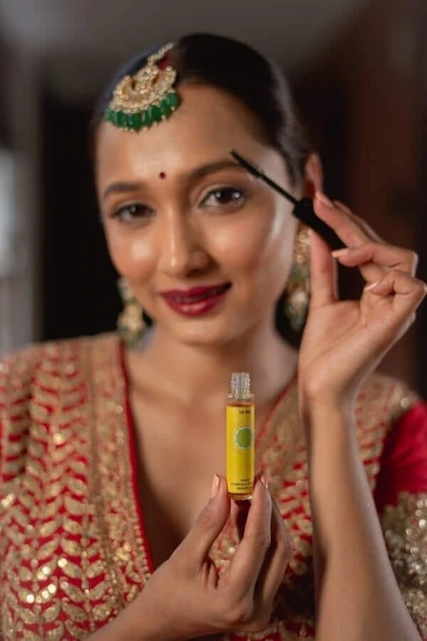 The Benefits of Using Eyebrow and Eyelash Growth Oil for Fuller, Thicker Brows and Lashes