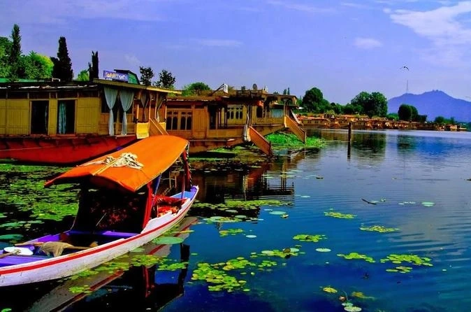 Explore the Enchanting Beauty of Kashmir with Unforgettable Tours