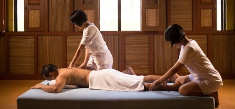 Why Get Four Hand Massage from Experienced Therapists?