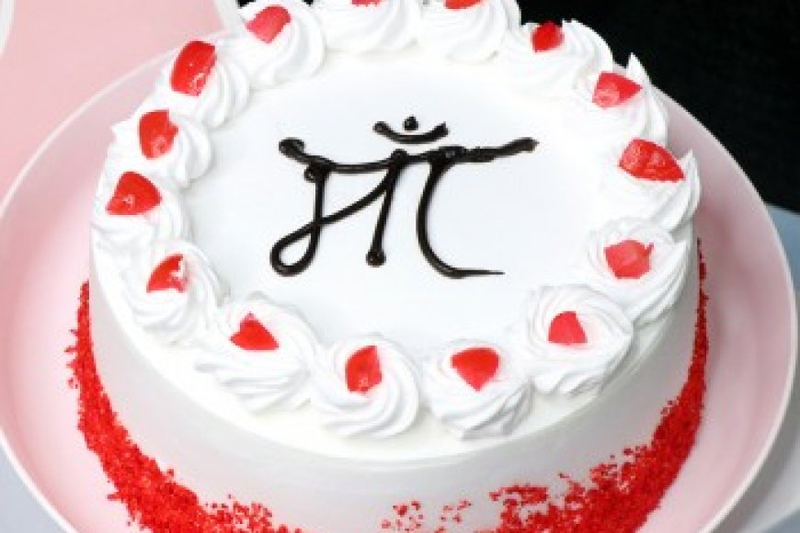From Classic to Creative 8 Mother's Day Cake Designs to Wow Mom