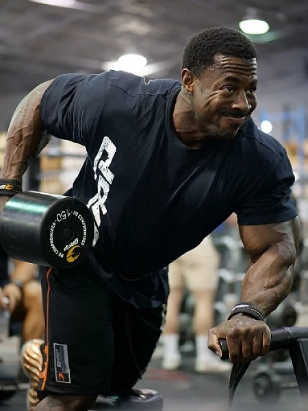 3 Lessons Bodybuilders Can Learn From Powerlifters