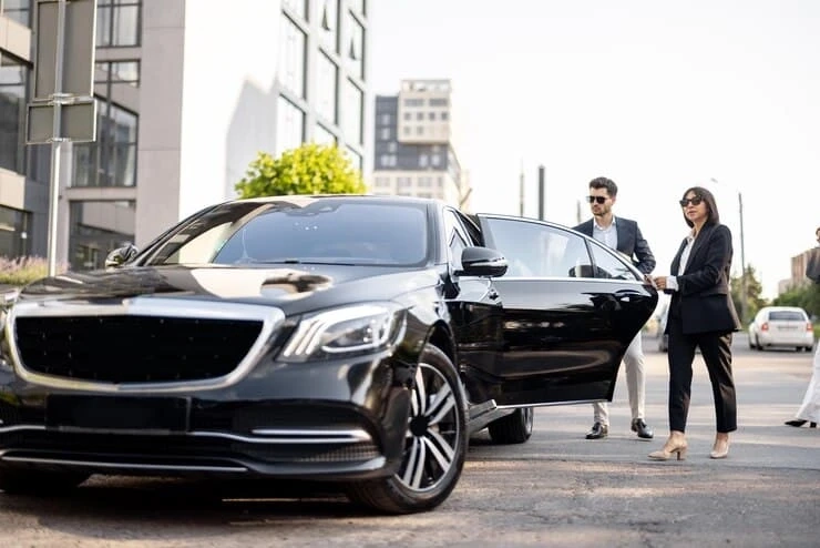 Why Corporate Shuttle Service Improves Workforce Mobility