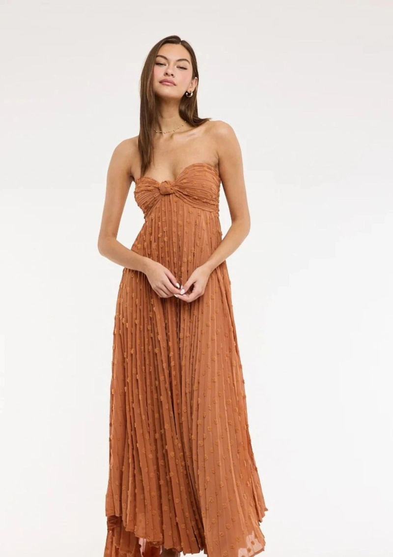 10 Cute Strapless Dresses That Are Comfortable and Stylish