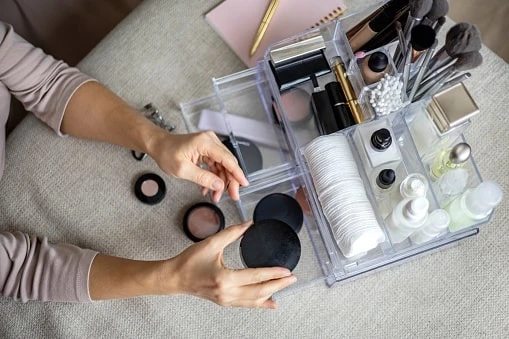Which Material is Best for Display Boxes: Acrylic or Glass