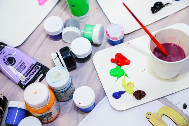 How to make paint and paintbrushes at home