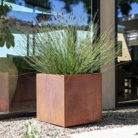 How To Choose The Best Commercial Planters?