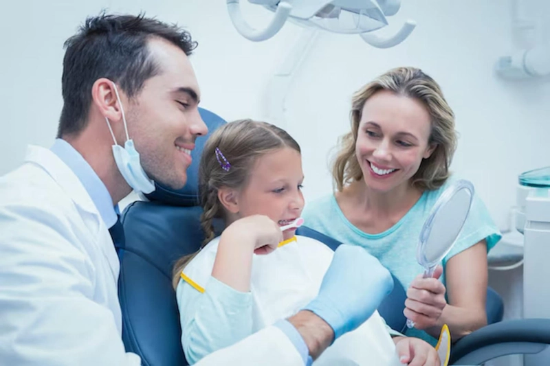 What to Expect During a Family Dentist Visit