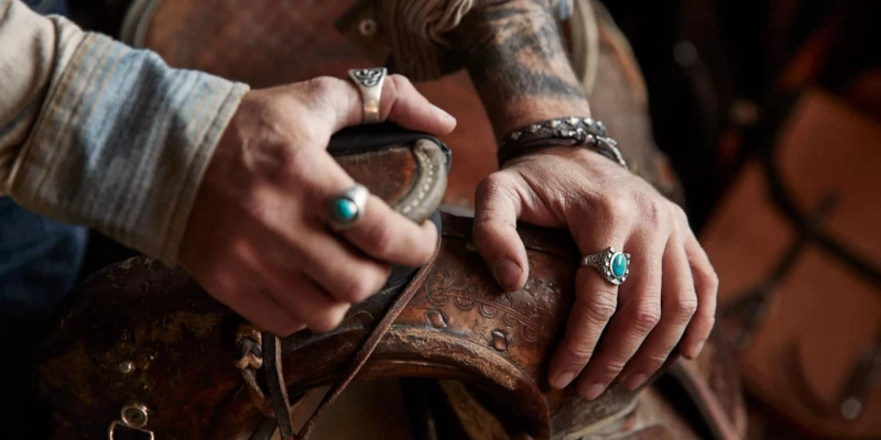 Turquoise Synergy: Expert Tips for Pairing Your Solitaire Engagement Ring with the Ideal Wedding Ban