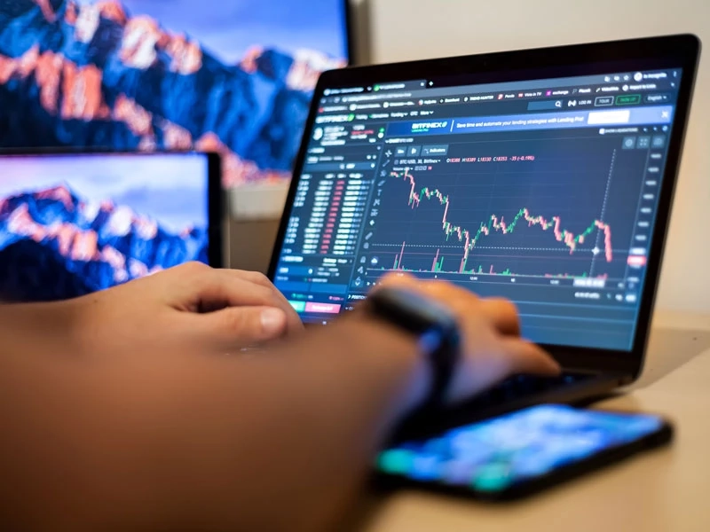 What to Consider Before Choosing a Trading Broker in a Global Market