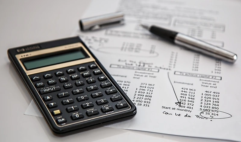 Can a Paycheck Calculator Help You Save More Money?