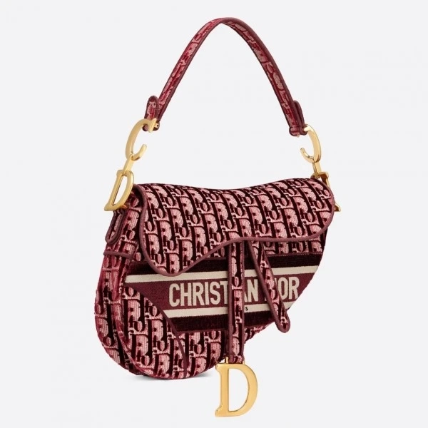Importance of Handbags in Women's Daily Life: